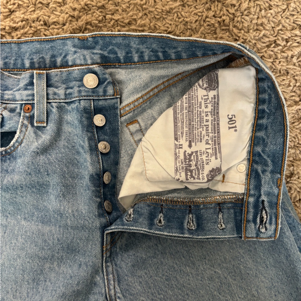 Levi's Light Blue 501 Jeans - Picture 2 of 4